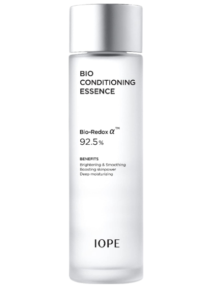 Elevate your daily skincare ritual to a whole new level of rejuvenation with IOPE's Antioxidant First-Step Essence Face Toner. Crafted to cater specifically to sensitive skin, this exceptional Bio-Conditioning Essence and Anti-Aging Moisturizer combine to deliver a comprehensive skincare experience that goes beyond mere hydration. Our carefully formulated essence is enriched with potent antioxidants that help shield your skin from environmental stressors while promoting a youthful appearance. As you apply this gentle toner, you'll experience a soothing sensation that calms and nourishes your skin, leaving it more resilient. One of the standout features of this remarkable product is its ability to enhance skin brightness. With continued use, you'll notice a natural radiance and a more even complexion, helping you achieve that coveted youthful glow. Each bottle contains a generous 2.84 fluid ounces of this rejuvenating elixir, ensuring you have plenty to indulge in for weeks to come. Elevate your skincare game with IOPE's Antioxidant First-Step Essence Face Toner and rediscover the beauty of your skin with every application.